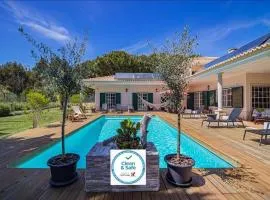 Spacious villa in Sesimbra with a private year-round pool