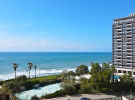 king david, hotel s jacuzzi v destinácii Netanya