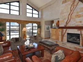 Stunning penthouse with 3,600 sq, ft, of luxury