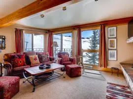 Ski-In Ski-Out 2 Br Condo- Sleeps 6 People Condo