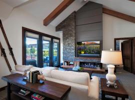 Luxury Two Bedroom Residence Steps From Heavenly Village Condo: South Lake Tahoe'da bir kayak merkezi