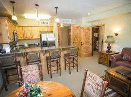 Silverado Lodge Rustic Condo with Private Balcony