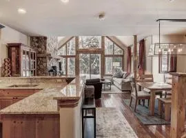 High Ceilings, Natural Light- 3 Bedroom Arrowhead Village Condo