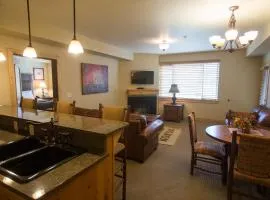 Enormous Condo with Stunning Mountain Views