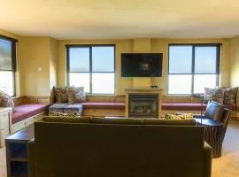 Deluxe condo in newly remodeled Grand Summit Hotel