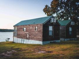 Lakefront Cedar Cabin - 7, hotel in Mead