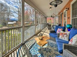 Cozy Home with Fire Pit, Near Great Smoky Mountains!, hotel in Waynesville