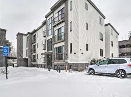 Traverse City Condo Half Mi to Front Street!, acomoda&ccedil;&atilde;o em condom&iacute;nio em Traverse City