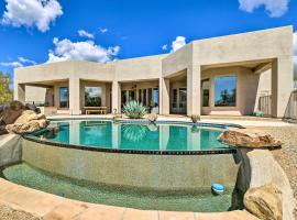Stunning Cave Creek Home with Infinity Pool!, hotel in Cave Creek