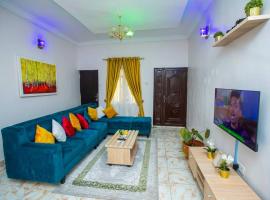 AJI Luxury 3BED Apartment (Ijegun, Lagos), vacation rental in Lagos