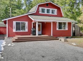 Cozy Ashford Home - 5 Mi to Rainier Natl Park!, hotel cerca de Northwest Trek Wildlife Park, Ashford