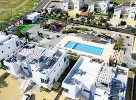 Dzīvoklis NEW Cozy Garden Apartment Pool & Terrace near Sea for up to 6 people pilsētā Akanthou