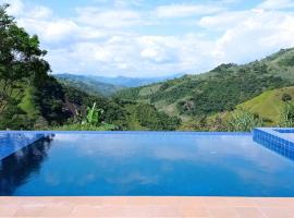 Maka VistaHermosa, una aventura llena de naturaleza, hotel with pools in Villeta