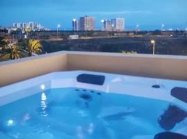 Pendhous Sabina mit Jacuzzi, self catering accommodation in Callao Salvaje