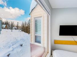 Whitefoot Lodge 314, hotel in Big White