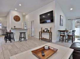 Rutland's Hidden Gem- 2 BR 1BA Renovated Home Close to Everything home、ラトランドのホテル