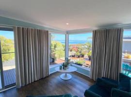 Salty Paws Dog Friendly Luxe Cottage, holiday home in San Remo