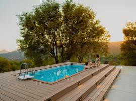 Boho chic oasis by Casa Oso with pool, spa and views, cottage in Ahwahnee