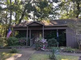 Mountain Harbor Forest View Lodge cottage