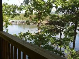 C10 - Lake view two bedroom, two bath log-sided, luxury Harbor North loft cottage with hot tub overlooking Lake Ouachita