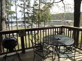 Mountain Harbor Lodge cottage on Lake Ouachita