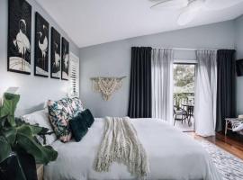 Palm House - by Coast Hosting, pet-friendly hotel in Terrigal