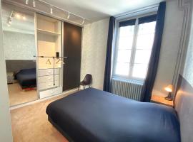 FLOYDROOM'S Pau chambre hôtes standing dans appartement partagé proche château, hotel v destinaci Pau
