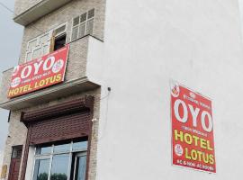 OYO 81037 Hotel Lotus, ξενοδοχείο σε Muzaffarnagar