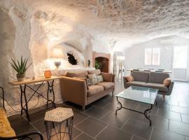 Maison troglodyte - Le Cerisier Perché, hotel met parkeren in Luynes