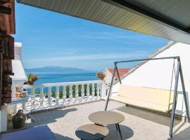 Apartments Jure - terrace with amazing sea view, hotell sihtkohas Brist
