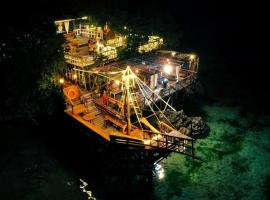 Nua Indah Hotel & Resto Wakatobi, hotel v destinaci Wanci