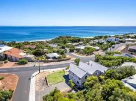 Seaview Residence by "Peppy Beach Retreats" - Two Houses in One with Soaring Ceilings