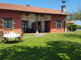 APARTAMENTOS EL GÜERTU, family hotel in Villaviciosa