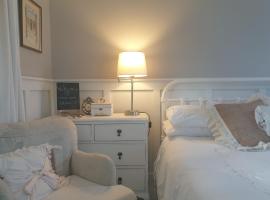 Cabins on Tudor bed & breakfast, kh&aacute;ch sạn biển ở Motueka