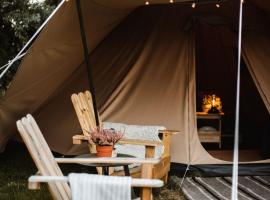 Tipi-tent met Outdoor Cooking mogelijkheid، فندق في Borculo