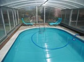 NEU Ferienhaus mit Poolhalle und Sauna