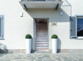 TidHouse - Bed and Breakfast with private pool and free parking, gistiheimili í Motta