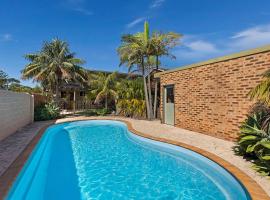 Boomerang House, holiday home in Budgewoi