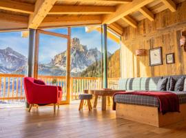 Luxury Chalet Liosa - Ski in Ski out - Amazing view, feriebolig i Corvara in Badia