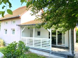 Nika nyaraló jakuzzival, hotel v destinaci Balatonkeresztúr