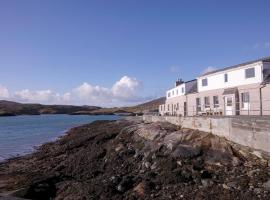 Jetty Cottage, a self-catering cottage sitting on the jetty, with sea view, holiday rental in Amhuinnsuidhe