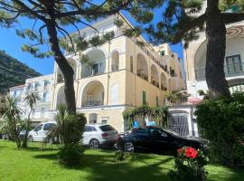 Amalfi Coast Boutique apartment -sea view - AQUAMARINA, family hotel in Minori