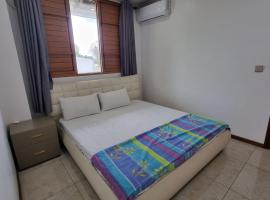 Nena Accomodations, hotel com estacionamento em Nadi