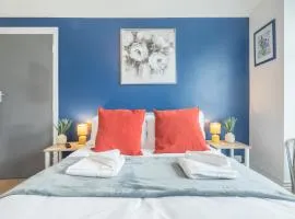 Stylish Studio 4 with Kitchenette by CB Stays no minimum stays