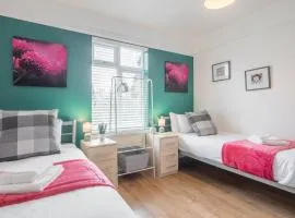 Studio 6 - Modern Two-Guest Studio for a Restful Stay