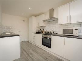 King St Contractor Accommodation 6 bed 6 bath free parking for vans, hôtel à Wallasey