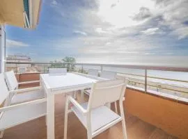 R143 Beachfront Apartment Dorianne