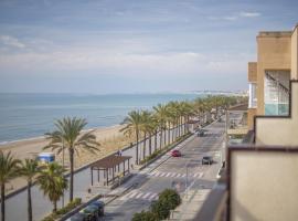 R143 Beachfront Apartment Dorianne, Hotel in Calafell