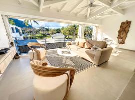 Acacia Tropical, luxurious Duplex, walkable beach, cabaña o casa de campo en Anse Marcel 