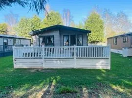 Peace Lodge with Hot Tub